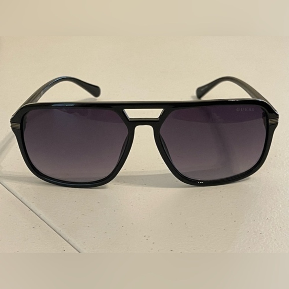 Guess GF5071 01B Shiny Black/Gradient Smoke Square Sunglasses. EUC - Picture 1 of 7